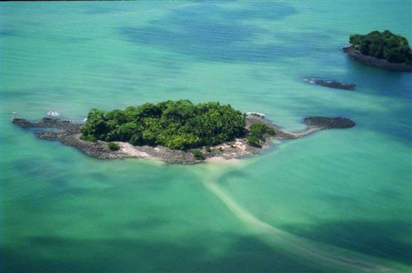 America islands. Остров Исла Палома. Остров эскузо Панама. Айланд Исла о. Остров Исла пена.